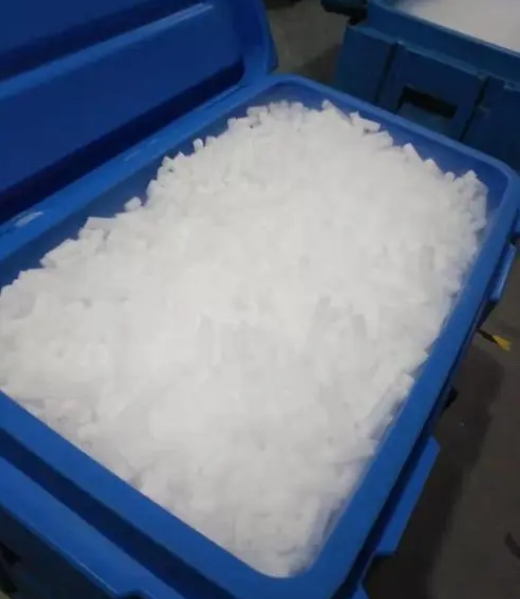 干冰储存在干冰保温箱中.jpg